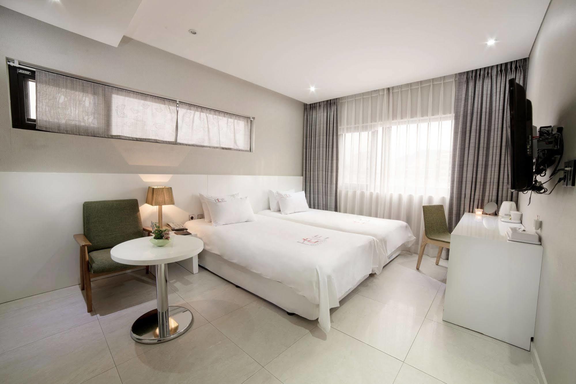 Reve Business Hotel Jeju Exterior photo
