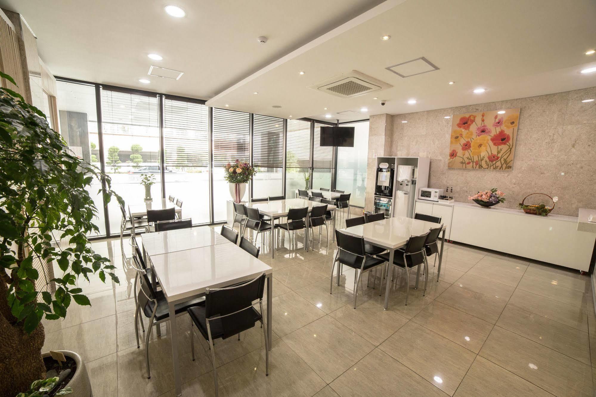 Reve Business Hotel Jeju Exterior photo