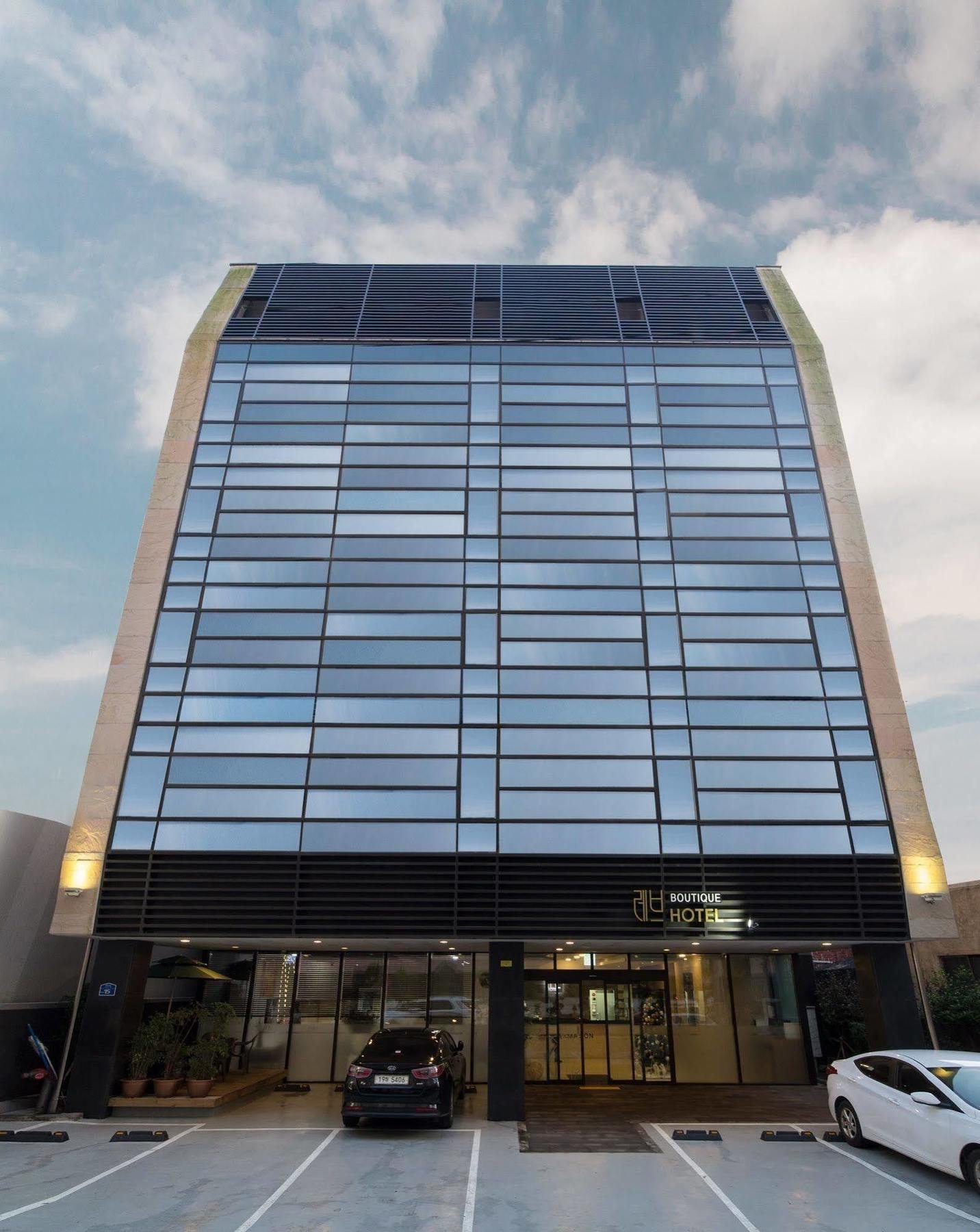 Reve Business Hotel Jeju Exterior photo